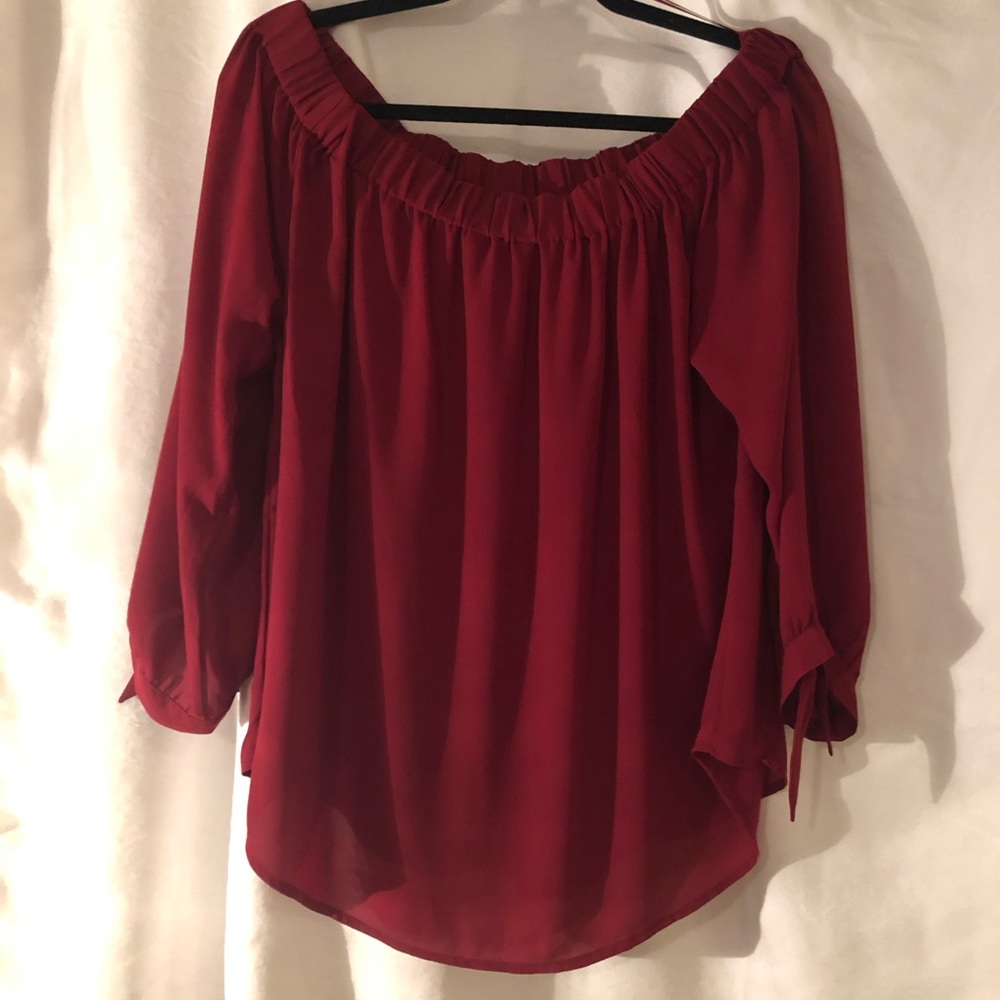 Express Off Shoulder Blouse - Picture 2 of 5